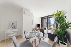 Comfy 2BR Apt Next to Melbourne Central City Views